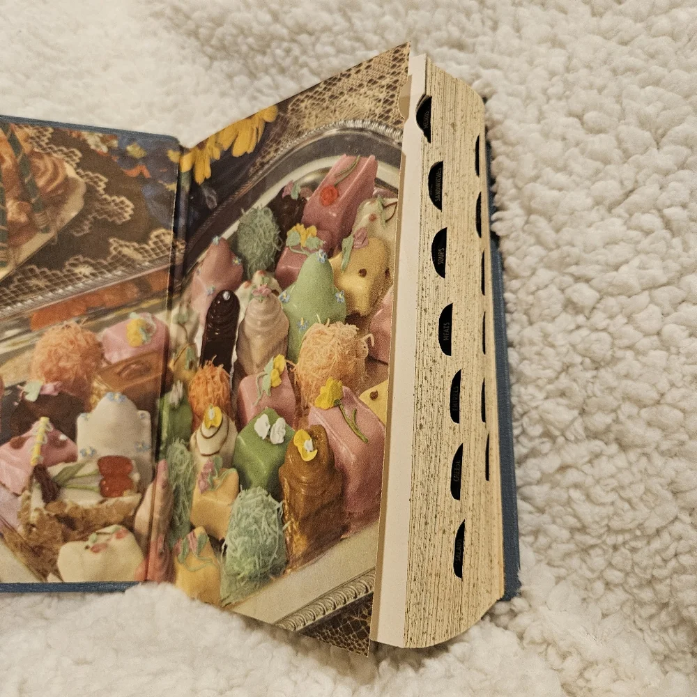 Vintage The American Woman's Cook Book, thumb Indexed, 1958 Edition